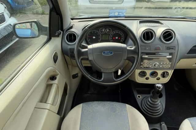 Ford Fiesta (2007) thumbnail 3