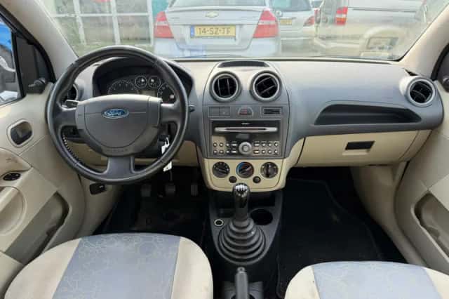 Ford Fiesta (2007) thumbnail 4