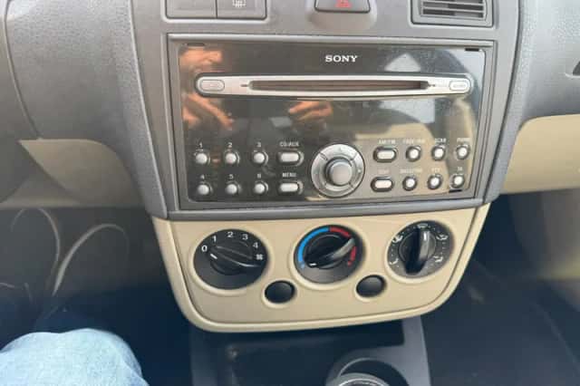 Ford Fiesta (2007) thumbnail 6