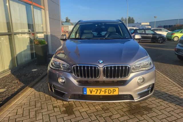 BMW X5 (2016) thumbnail 3