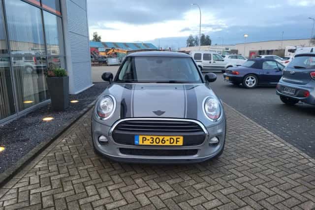MINI One (2016) thumbnail 3
