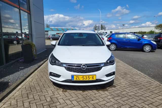 Opel Astra (2019) thumbnail 3