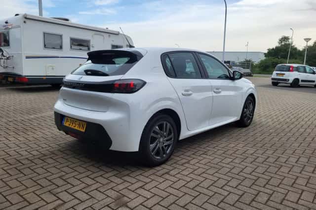 Peugeot 208 (2022) thumbnail 5