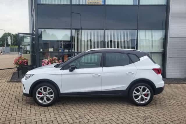 SEAT Arona (2024) thumbnail 1