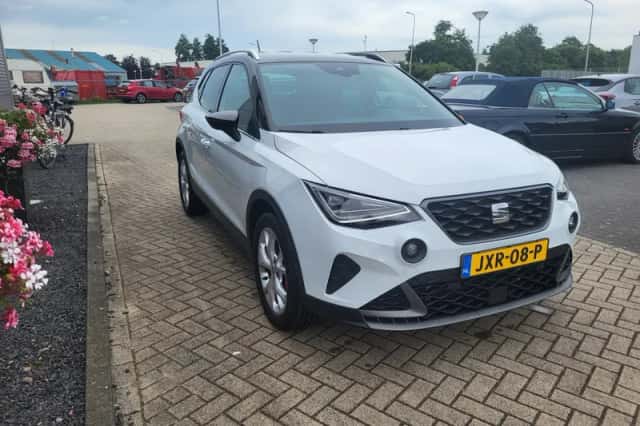 SEAT Arona (2024) thumbnail 4