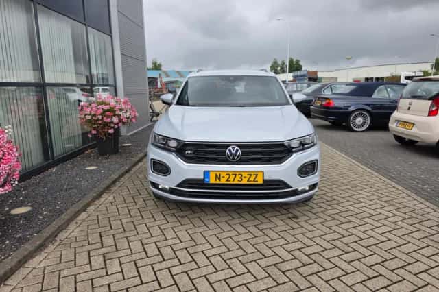Volkswagen T-Roc (2022) thumbnail 3