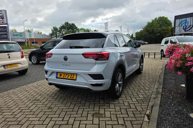 Volkswagen T-Roc (2022) thumbnail 5