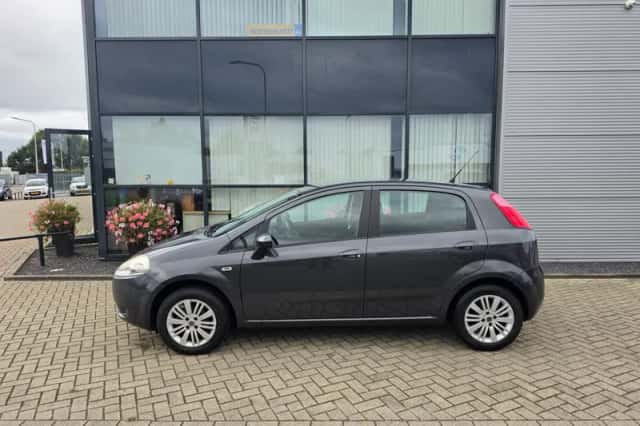 Fiat Grande Punto (2009) thumbnail 1