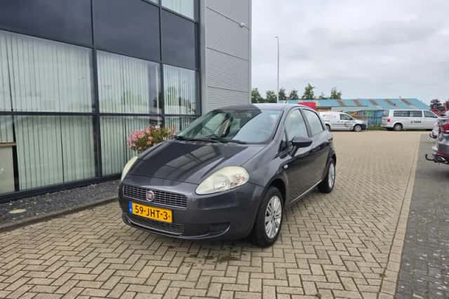 Fiat Grande Punto (2009) thumbnail 2
