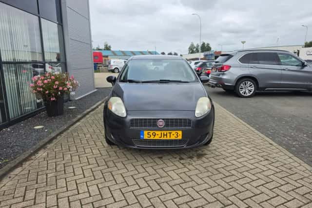 Fiat Grande Punto (2009) thumbnail 3