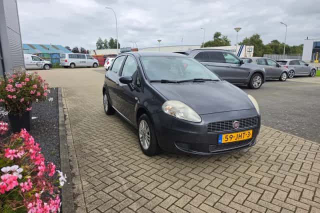 Fiat Grande Punto (2009) thumbnail 4