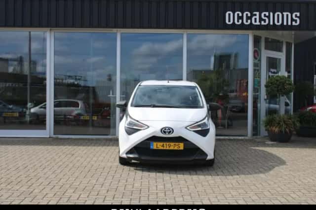 Toyota Aygo (2021) thumbnail 3