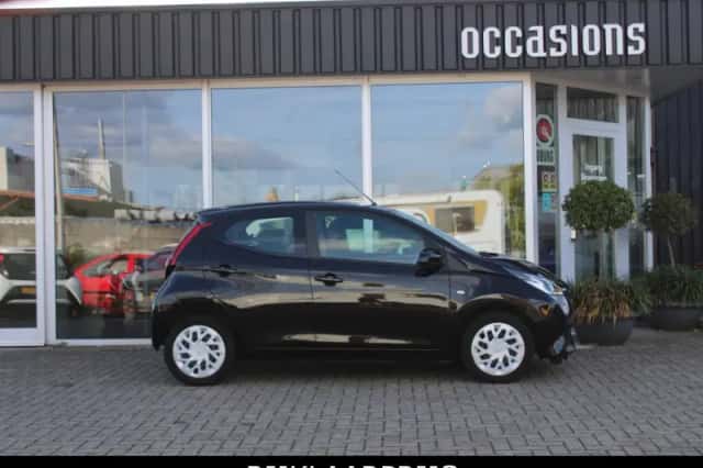 Toyota Aygo (2021) thumbnail 2