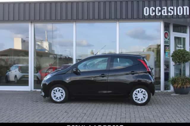Toyota Aygo (2021) thumbnail 5