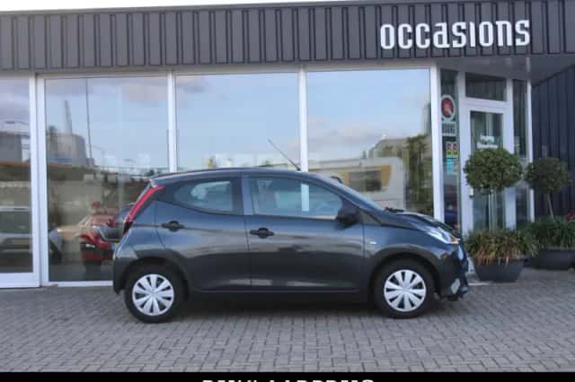 Toyota Aygo (2021) thumbnail 2