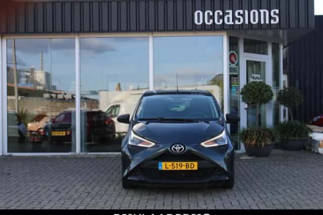 Toyota Aygo (2021) thumbnail 3