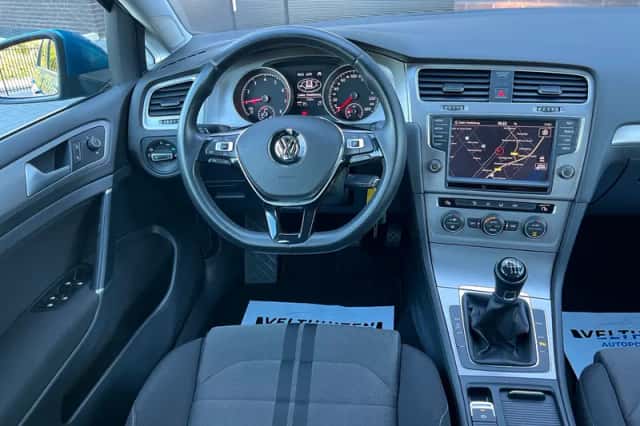 Volkswagen Golf (2016) thumbnail 3