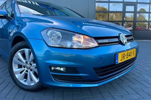 Volkswagen Golf (2016) thumbnail 5