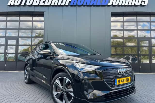 Audi Q4 e-tron (2021) thumbnail 1