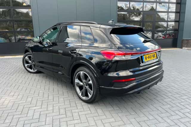 Audi Q4 e-tron (2021) thumbnail 2