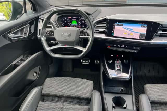 Audi Q4 e-tron (2021) thumbnail 3