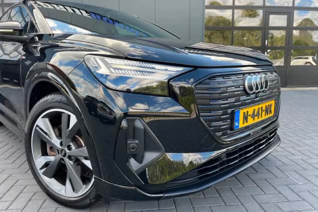 Audi Q4 e-tron (2021) thumbnail 5