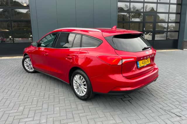 Ford Focus (2021) thumbnail 2