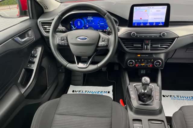 Ford Focus (2021) thumbnail 3