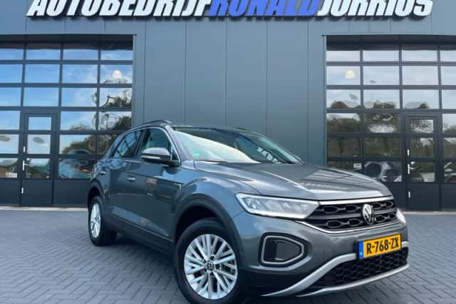 Volkswagen T-Roc (2023) thumbnail 1