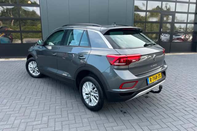 Volkswagen T-Roc (2023) thumbnail 2