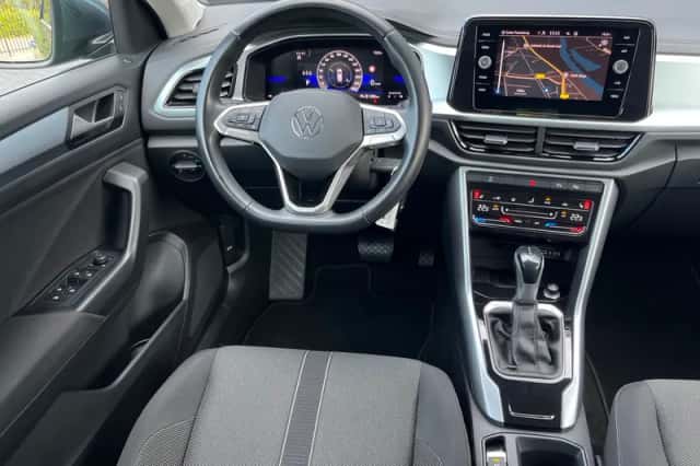 Volkswagen T-Roc (2023) thumbnail 3