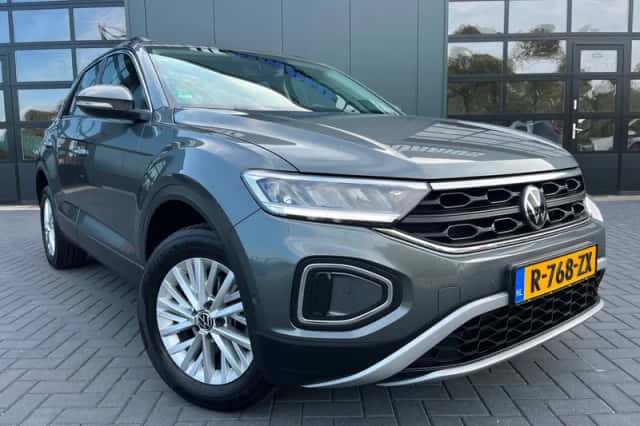 Volkswagen T-Roc (2023) thumbnail 4