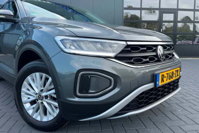 Volkswagen T-Roc (2023) thumbnail 6