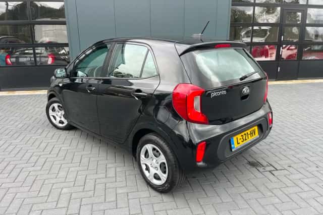 Kia Picanto (2021) thumbnail 2