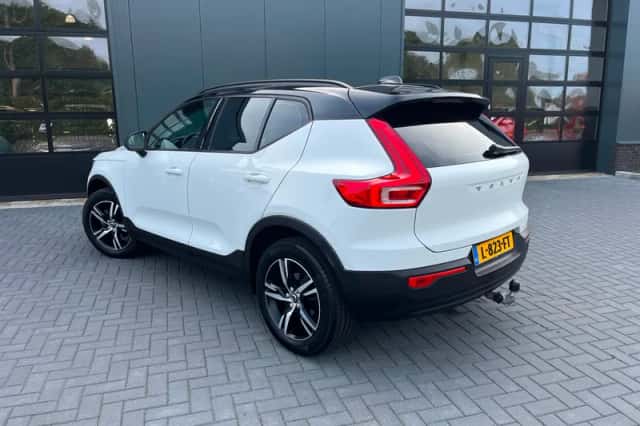 Volvo XC40 (2021) thumbnail 2