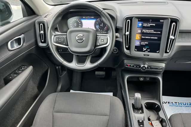 Volvo XC40 (2021) thumbnail 3