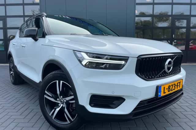 Volvo XC40 (2021) thumbnail 4