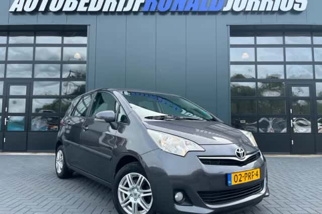 Toyota Verso-S (2011) thumbnail 1
