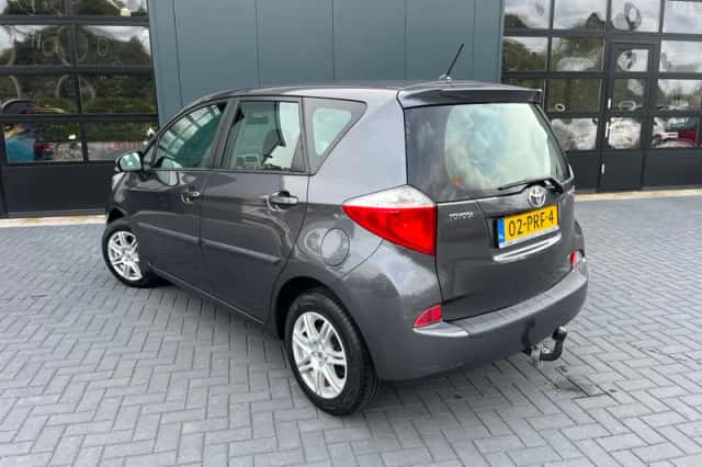 Toyota Verso-S (2011) thumbnail 2