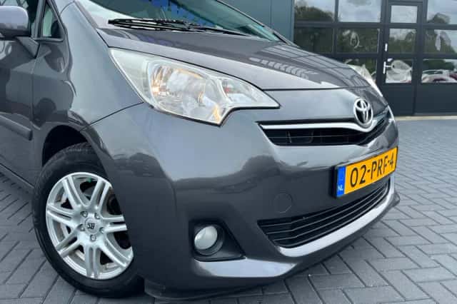 Toyota Verso-S (2011) thumbnail 5