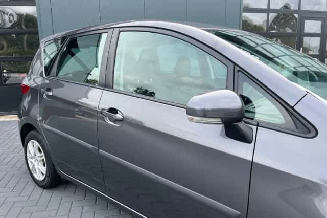Toyota Verso-S (2011) thumbnail 6