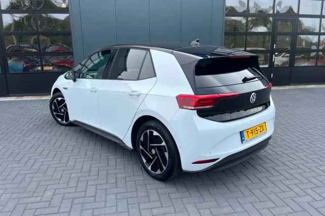 Volkswagen ID.3 (2023) thumbnail 2