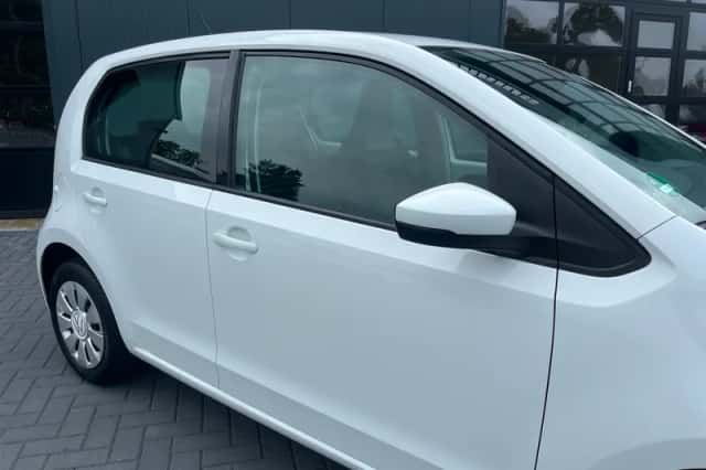 Volkswagen Up! (2023) thumbnail 6