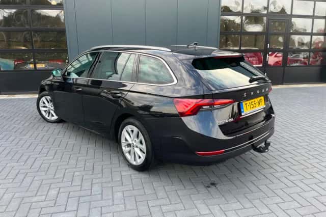 Škoda Octavia (2023) thumbnail 2
