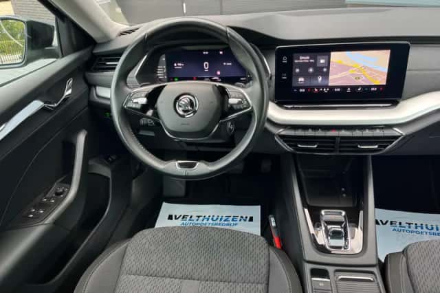 Škoda Octavia (2023) thumbnail 3