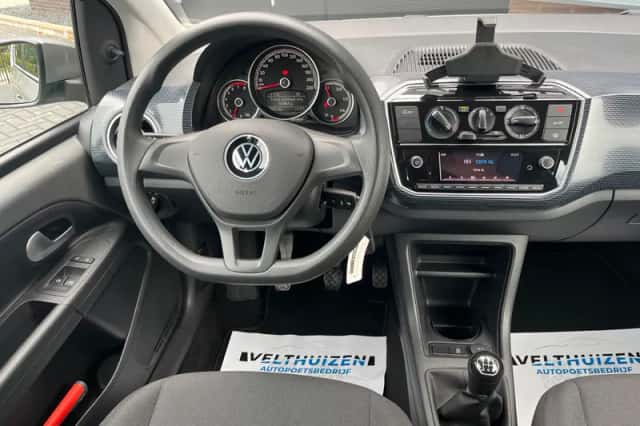 Volkswagen Up! (2023) thumbnail 3