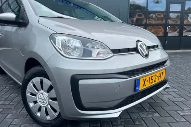 Volkswagen Up! (2023) thumbnail 5