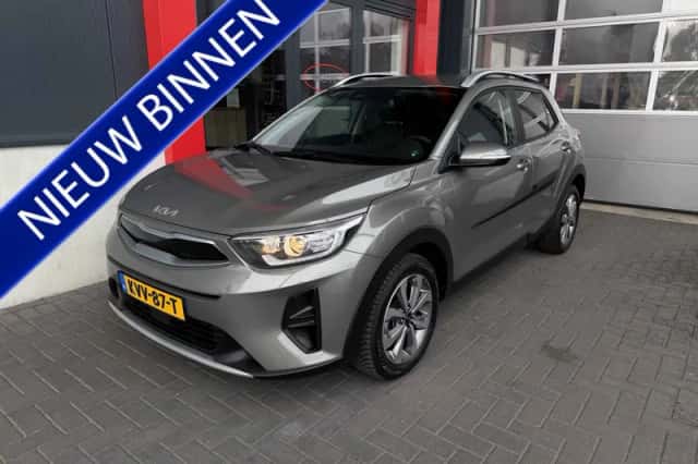 Kia Stonic (2023) thumbnail 1