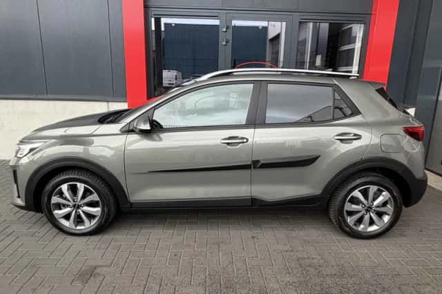 Kia Stonic (2023) thumbnail 2