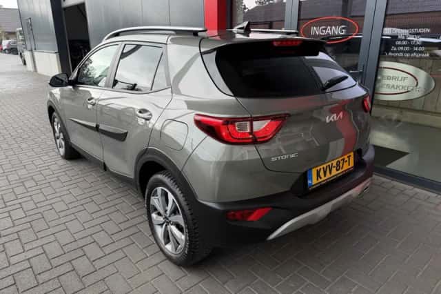 Kia Stonic (2023) thumbnail 3